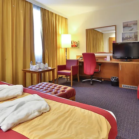 Crowne Plaza Venice East By Ihg Hotel