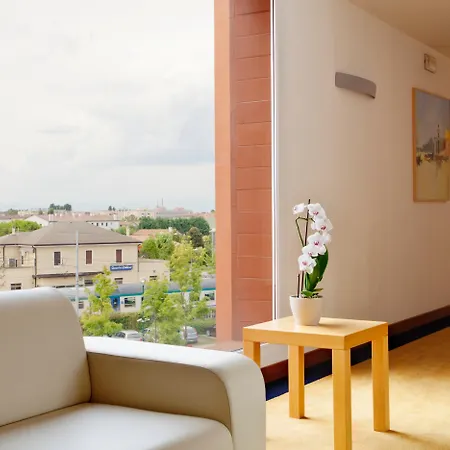 Crowne Plaza Venice East By Ihg Hotel