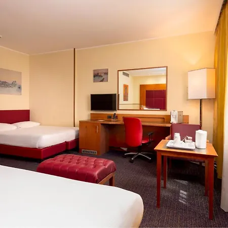Crowne Plaza Venice East By Ihg 4*