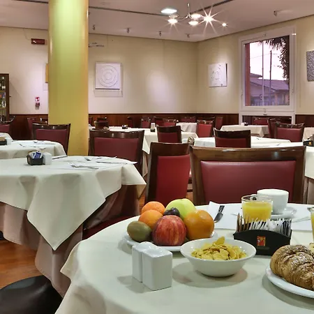 فندق كراون بلازا البندقية إيست 4*
