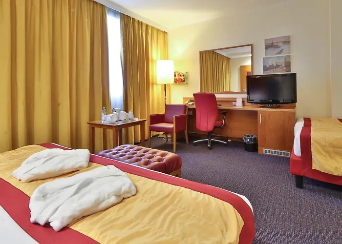 Crowne Plaza Venice East By Ihg Hotel