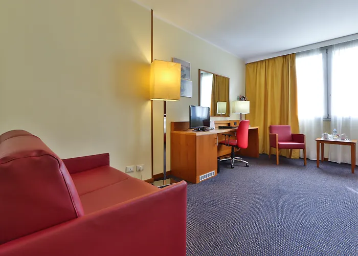 Crowne Plaza Venice East By Ihg Hotel 4*