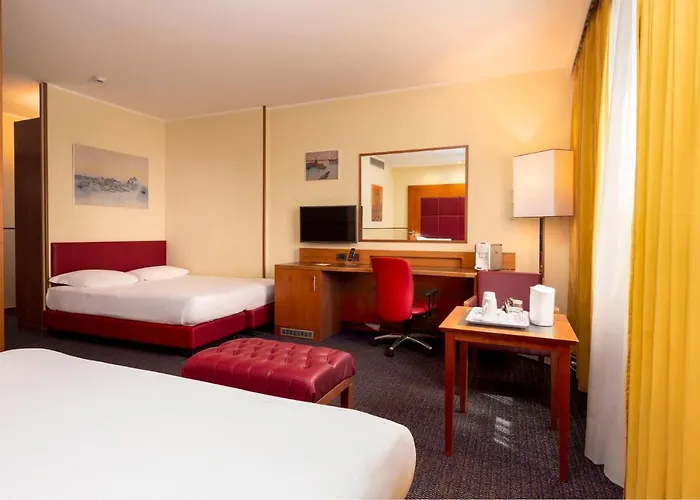 Crowne Plaza Venice East By Ihg 4*