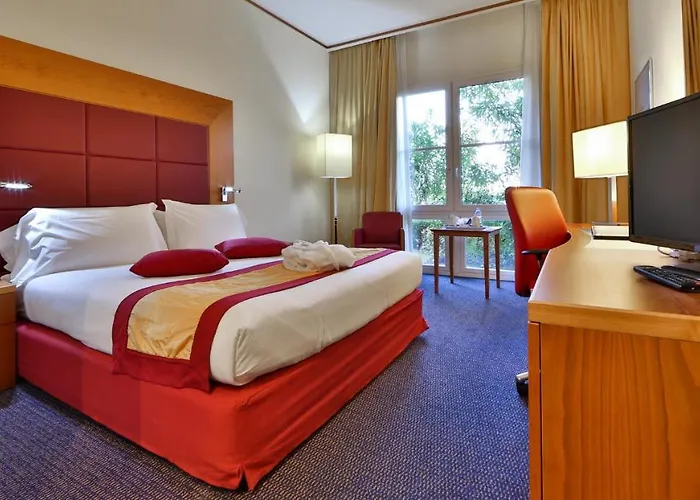 Crowne Plaza Venice East By Ihg 4*