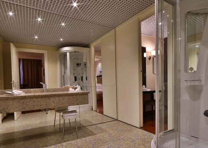 Crowne Plaza Venice East By Ihg 4*